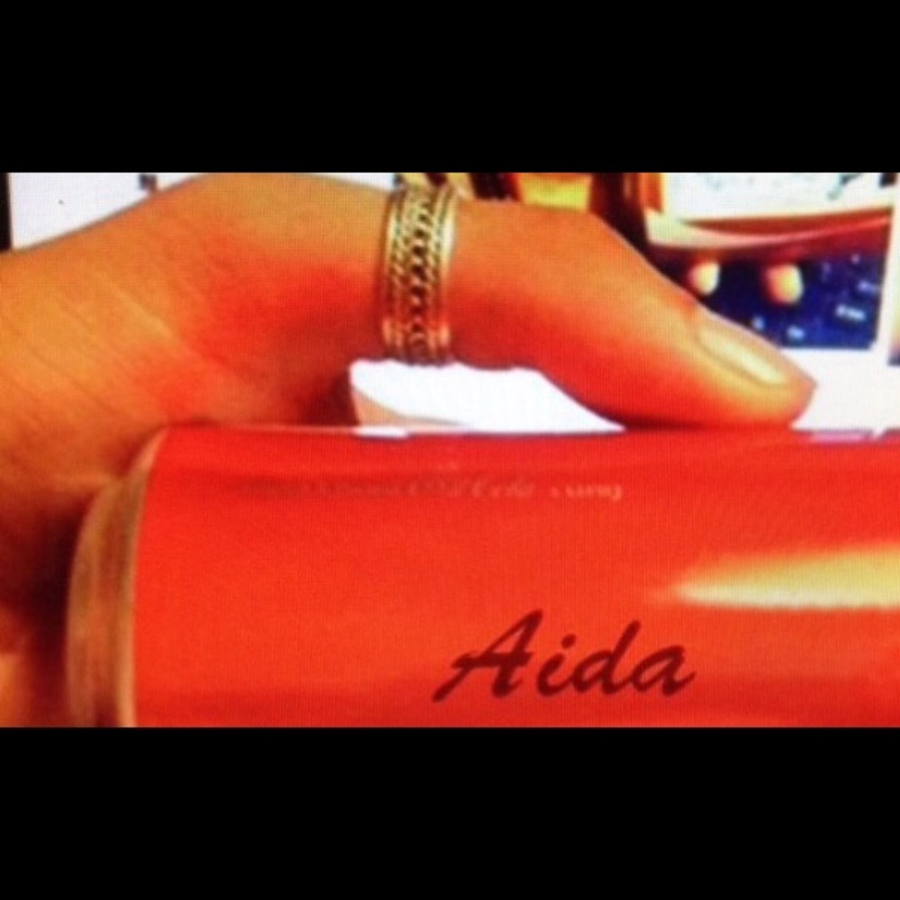 Meet your Posher, Aida